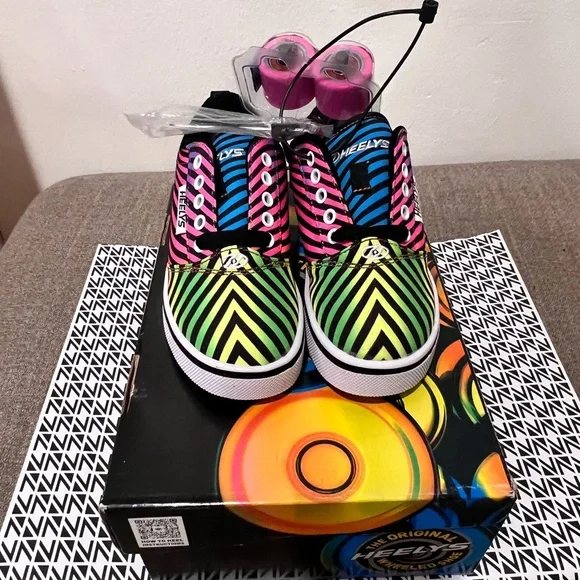 Heelys Kids Sneakers Neon Rainbow Stripe with Pink Wheels - Picture 1 of 4